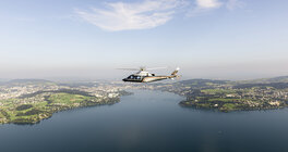Flug der AW109 über dem Zürich See 